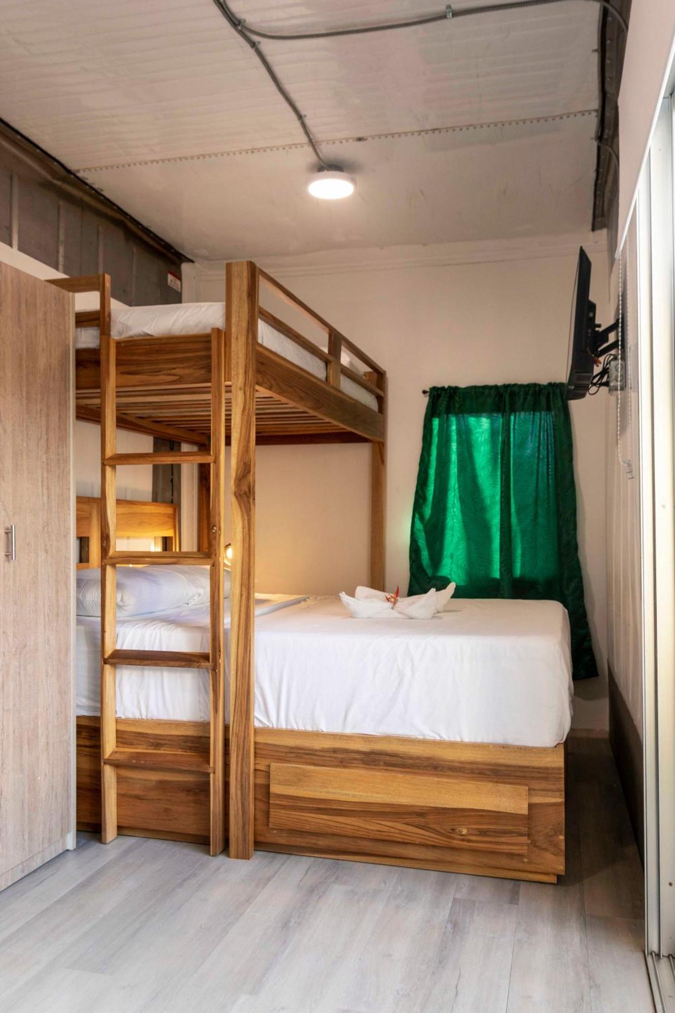 Emi'S Place Container Living Uvita Extérieur photo